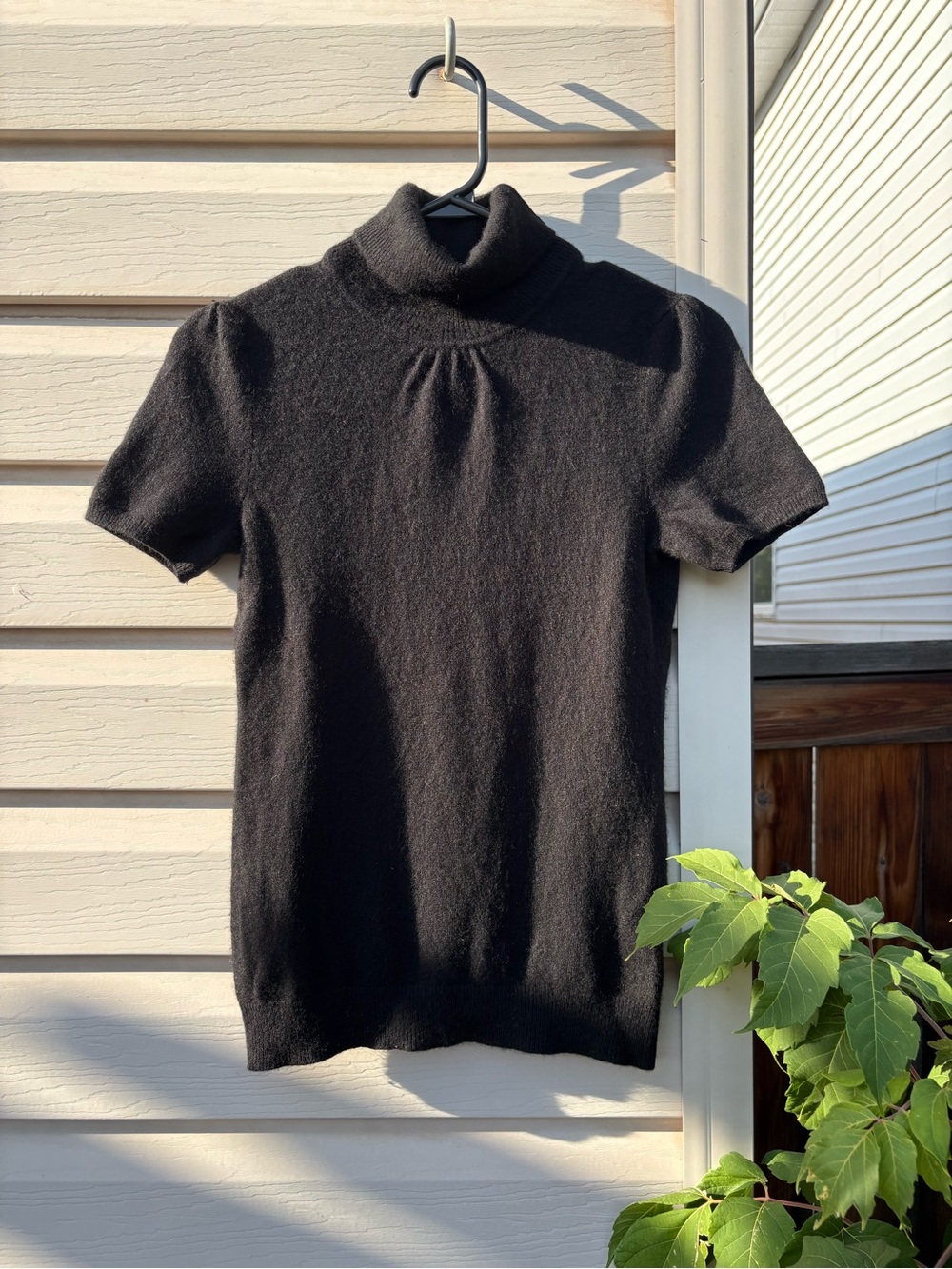 Banana Republic 100% Cashmere Black Short-Sleeve Turtleneck Sweater
